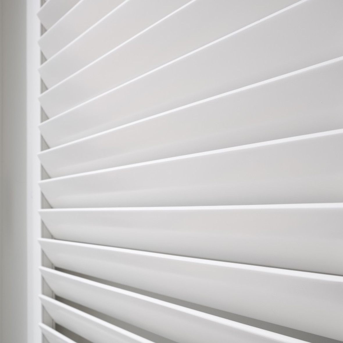 witte shutters silent view close up JASNO