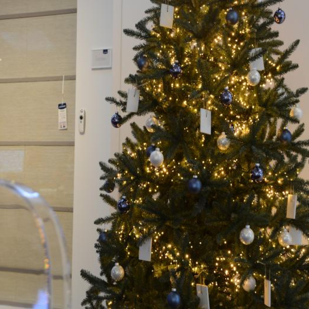 kerstboom jasno met lamellen als versiering